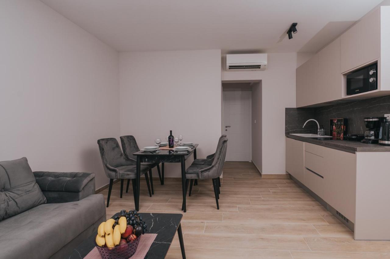 Virgine Maria Apartma
